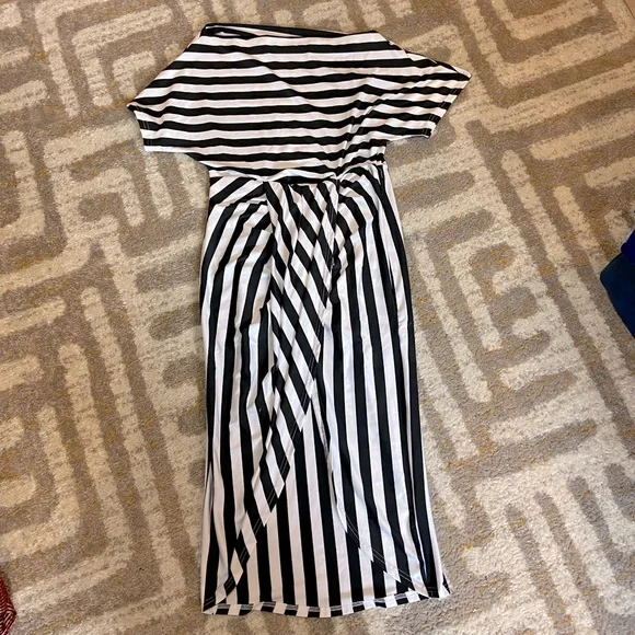 Cbr Dresses | Cbr Black And White Stretchy Fitted Dress | Color: Black/White | Size: Xl | Pm-28945133's Closet